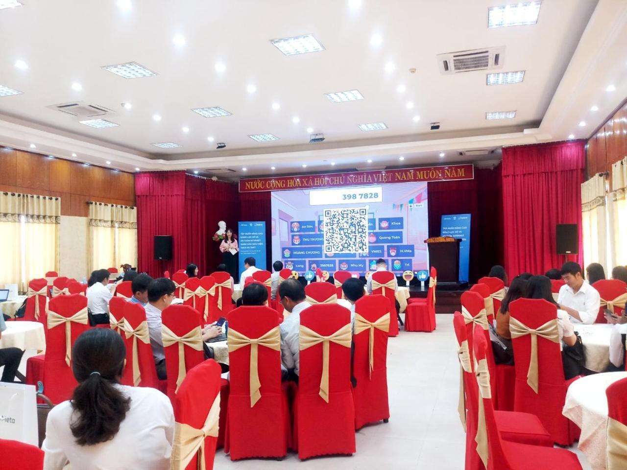 Khach San Hung Vuong Quang Ngai Otel Dış mekan fotoğraf