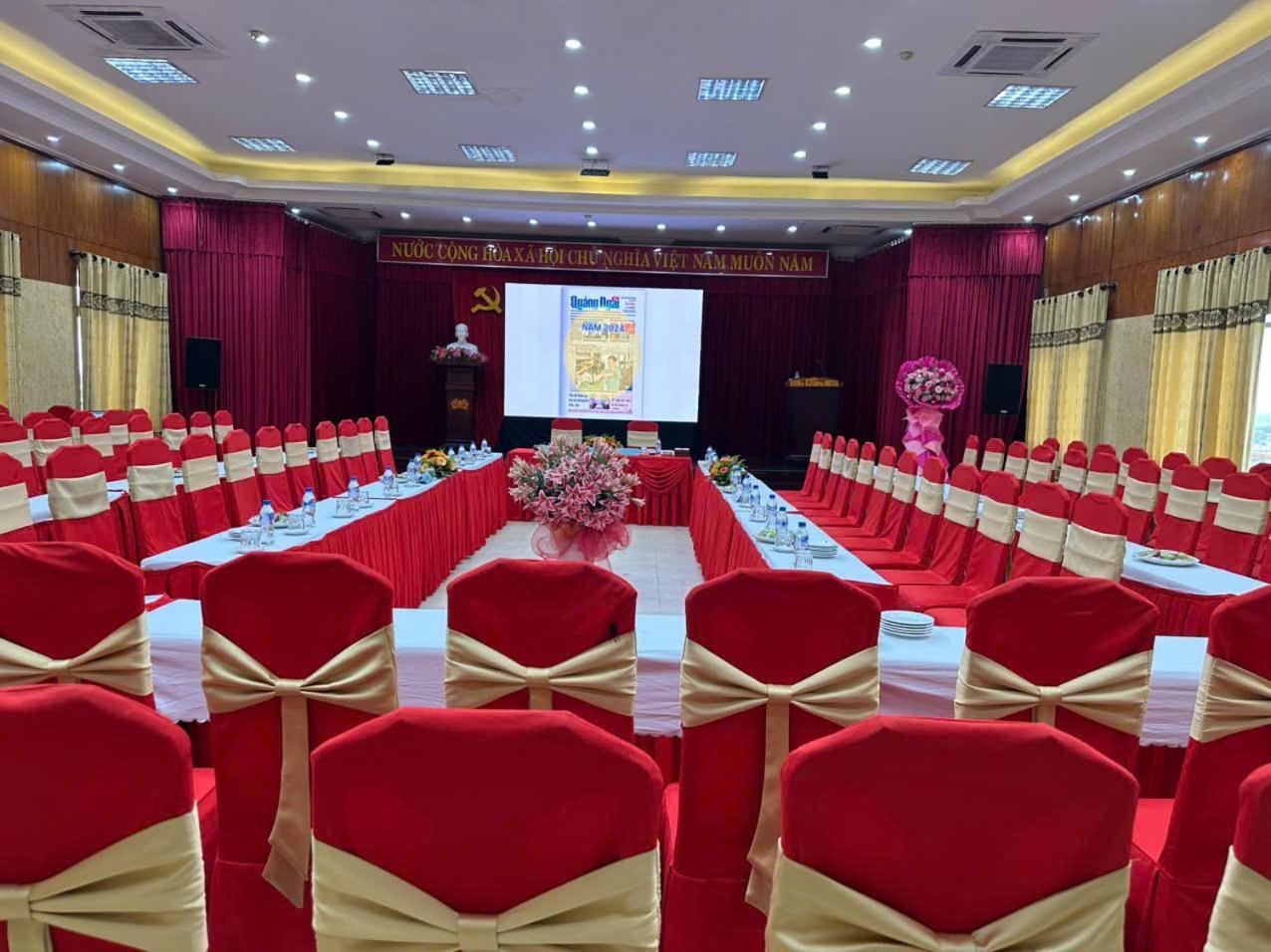 Khach San Hung Vuong Quang Ngai Otel Dış mekan fotoğraf